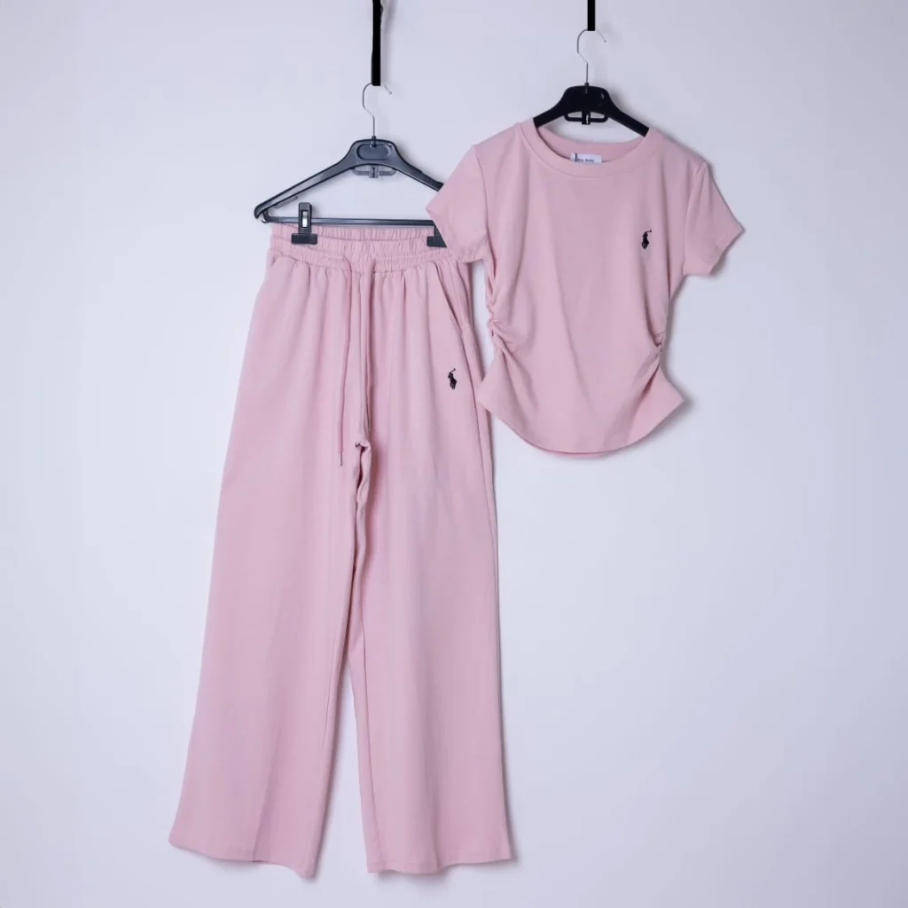 طقم من قطعتين للنساء