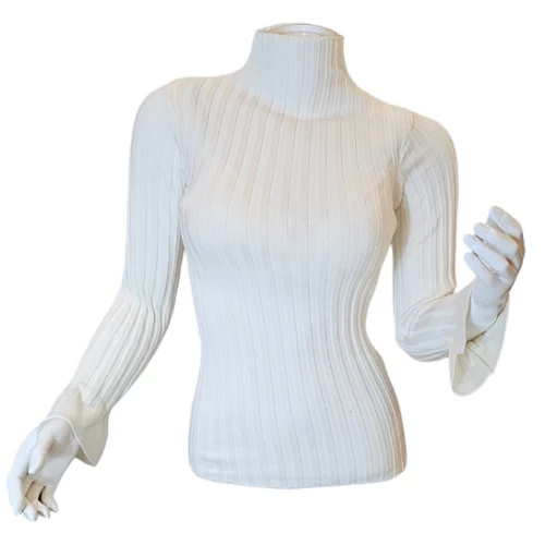 بلوزه شتويه برقبه عاليه واكمام طويله