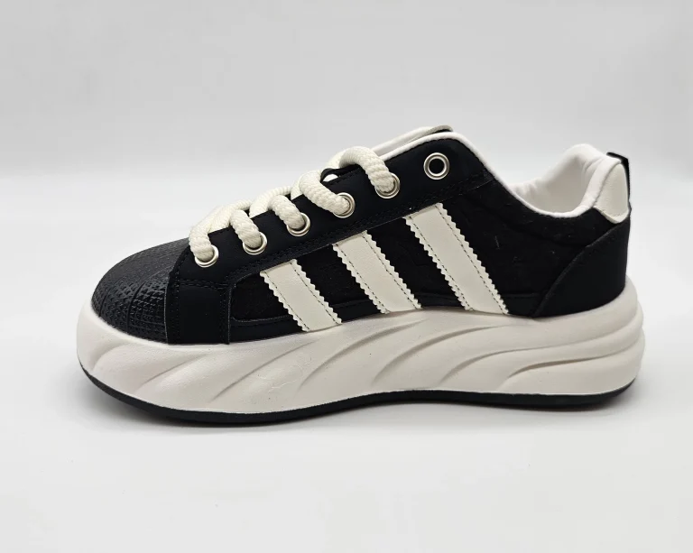 حذاء رياضي للنساء مرتفع