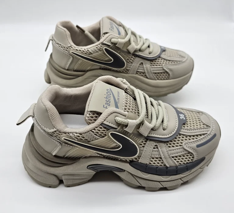 حذاء رياضي نسائي بيج و أسود