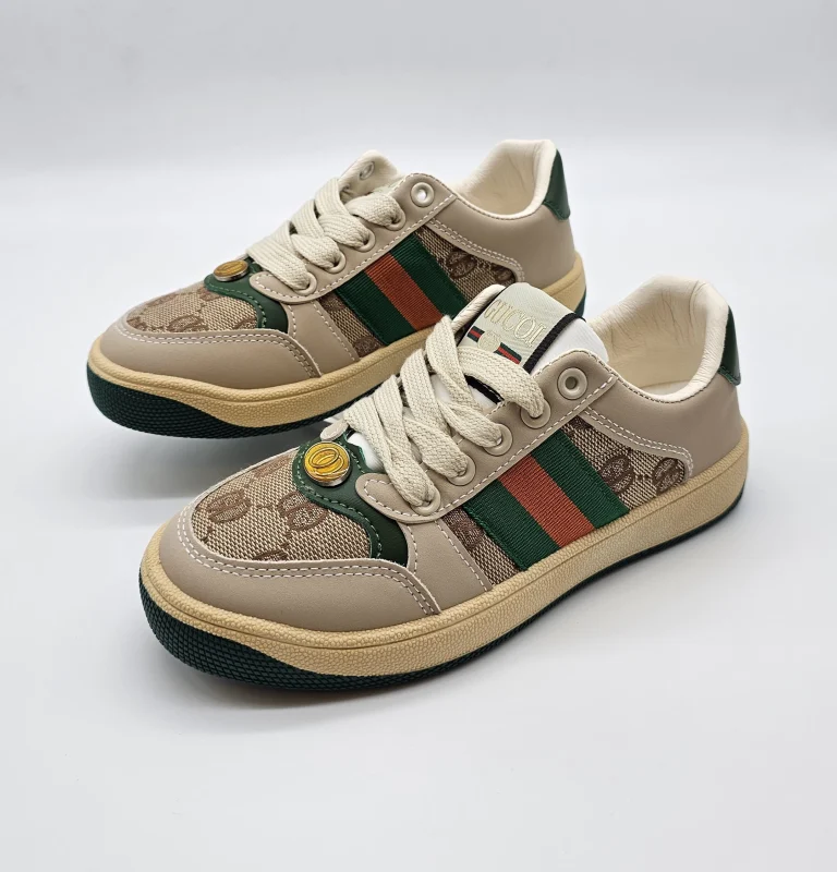 حذاء رياضي نسائي بألوان متباينة برباط علوي