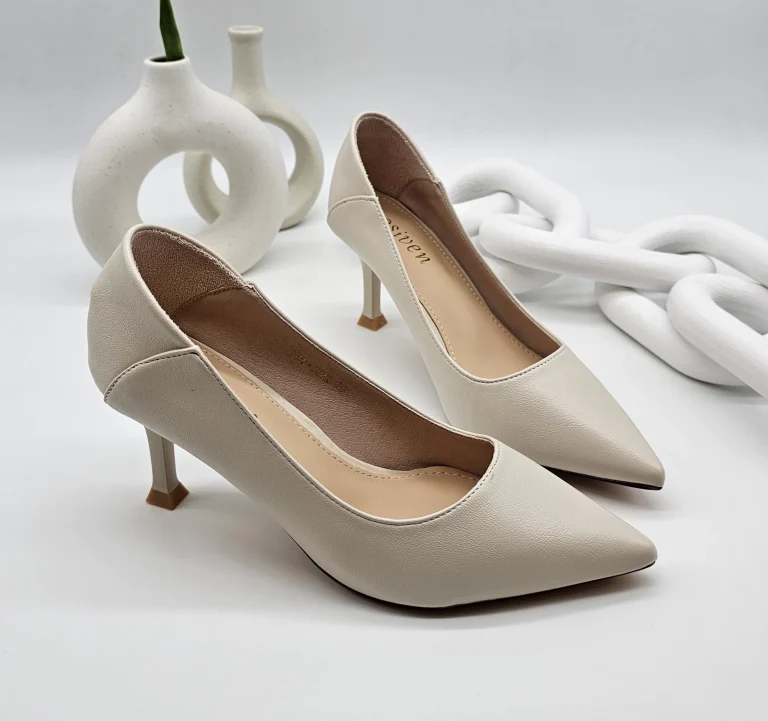 حذاء بكعب عالي مميز بيج