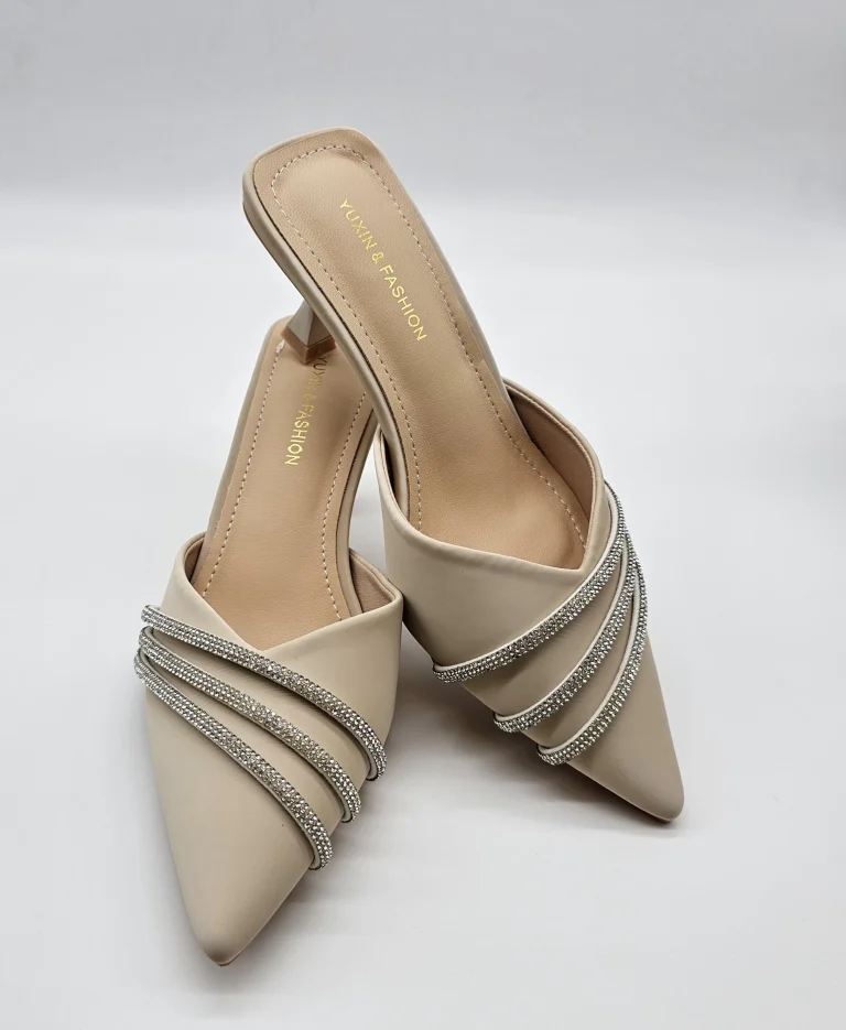 حذاء نسائي مميز  بكريستالات