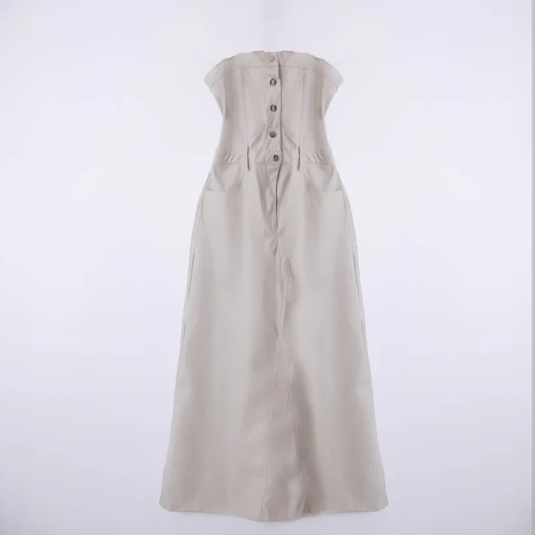 فستان بيج أنيق بتصميم كلاسيكي