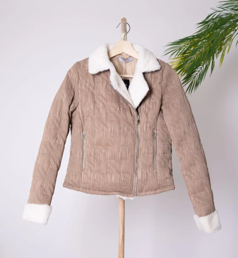 جاكيت نسائي بياقه فرو