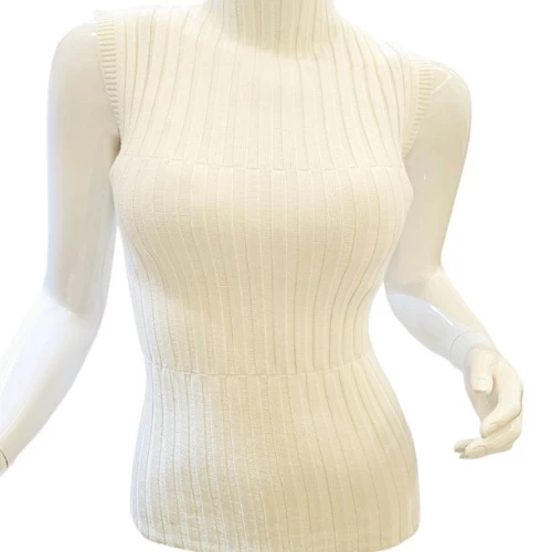 سويتر بلا اكمام برقبه عاليه