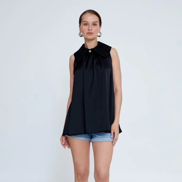 قميص اسود بياقة عريضة