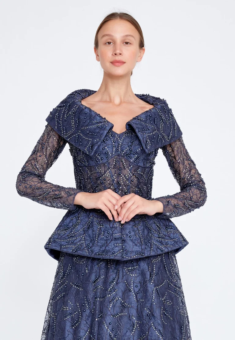 فستان سهرة انيق باكمام شفافه طويله