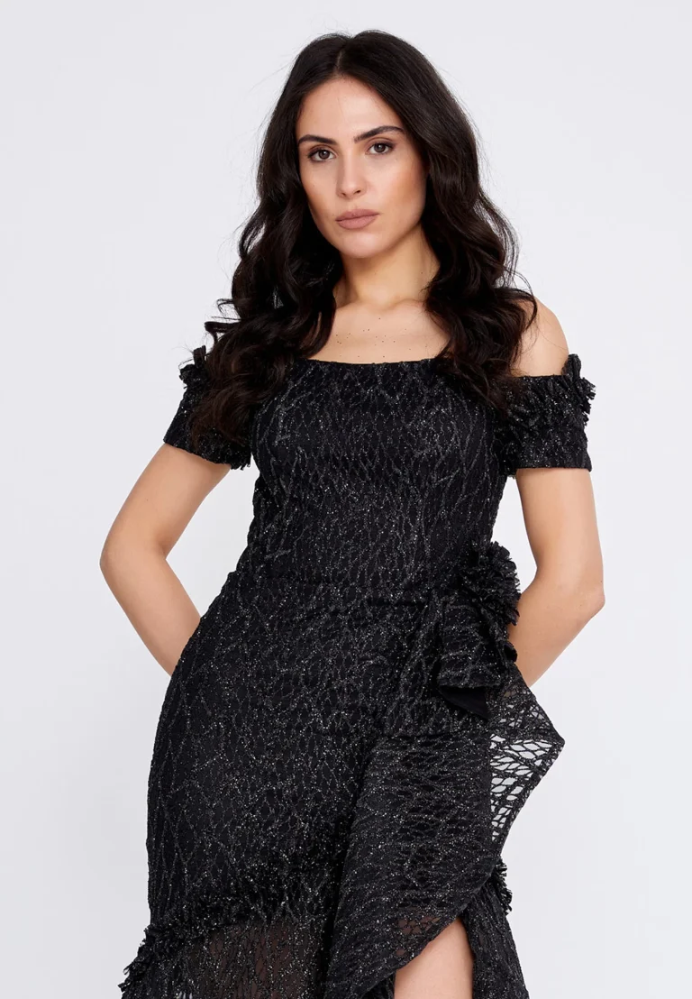 فستان سهرة أسود بأكمام مكشوفة