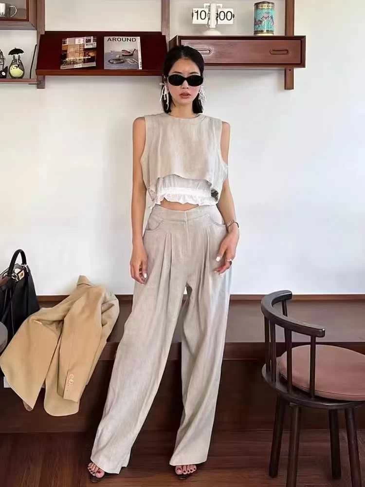 طقم نسائي من قطعتين