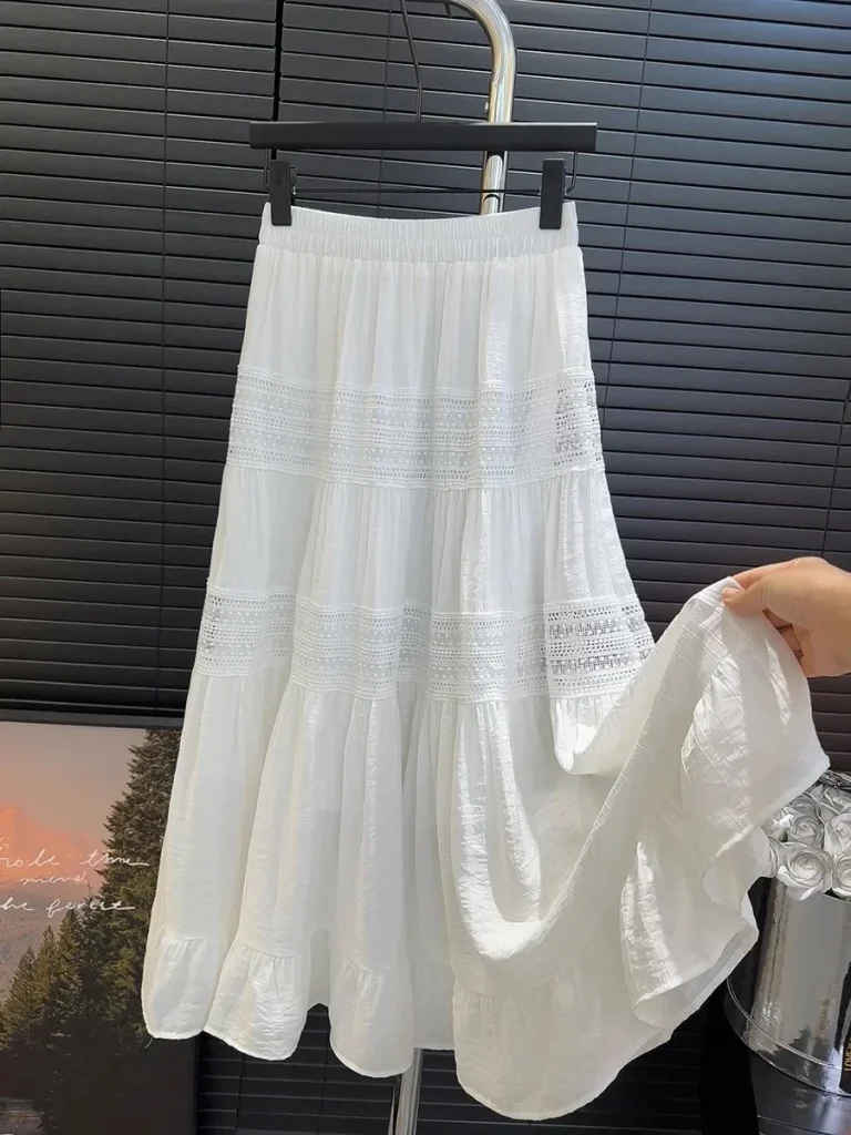 تنورة طبقات مكشكشة