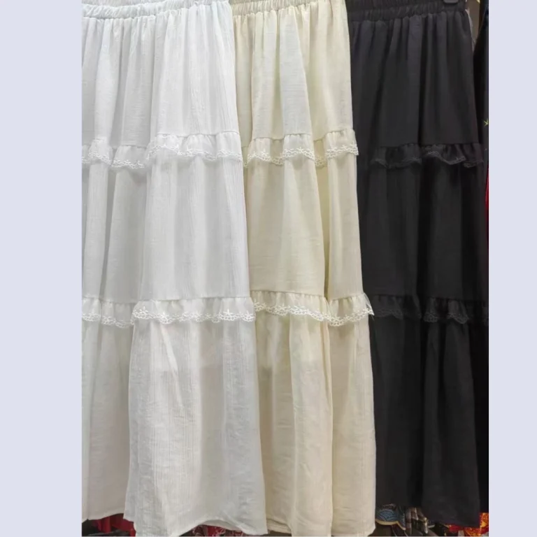 تنورة بطبقات دانتيل