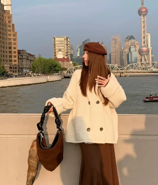 جاكيت بيج  محبوك بتصميم كلاسيكي