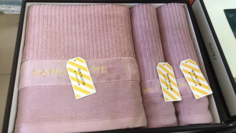 طقم مناشف ناعمه  من ثلاث قطع