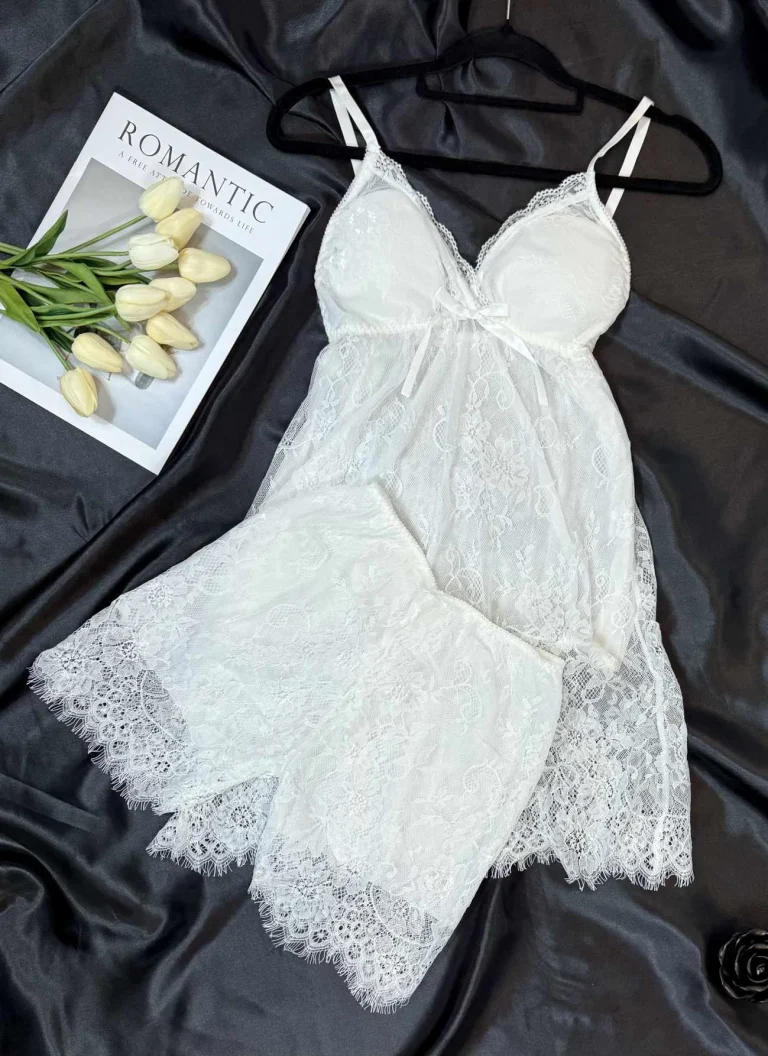 طقم نسائي من قطعتين