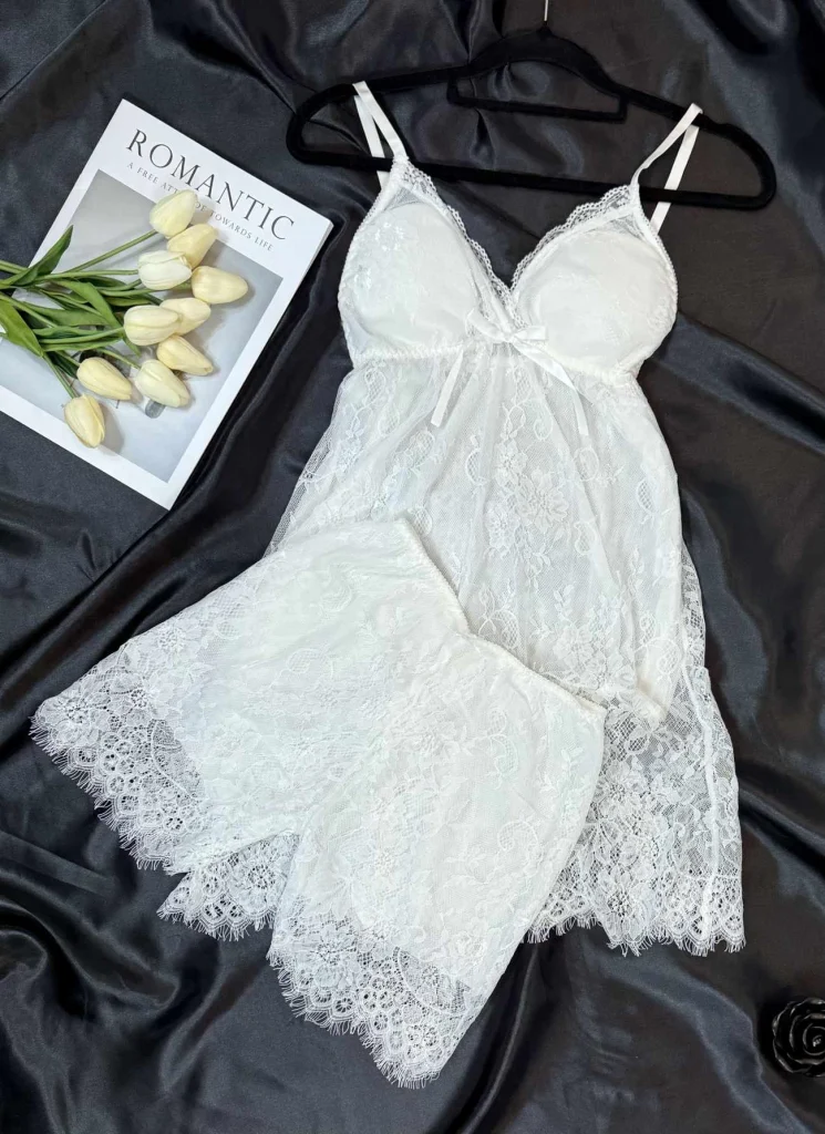 طقم نسائي من قطعتين