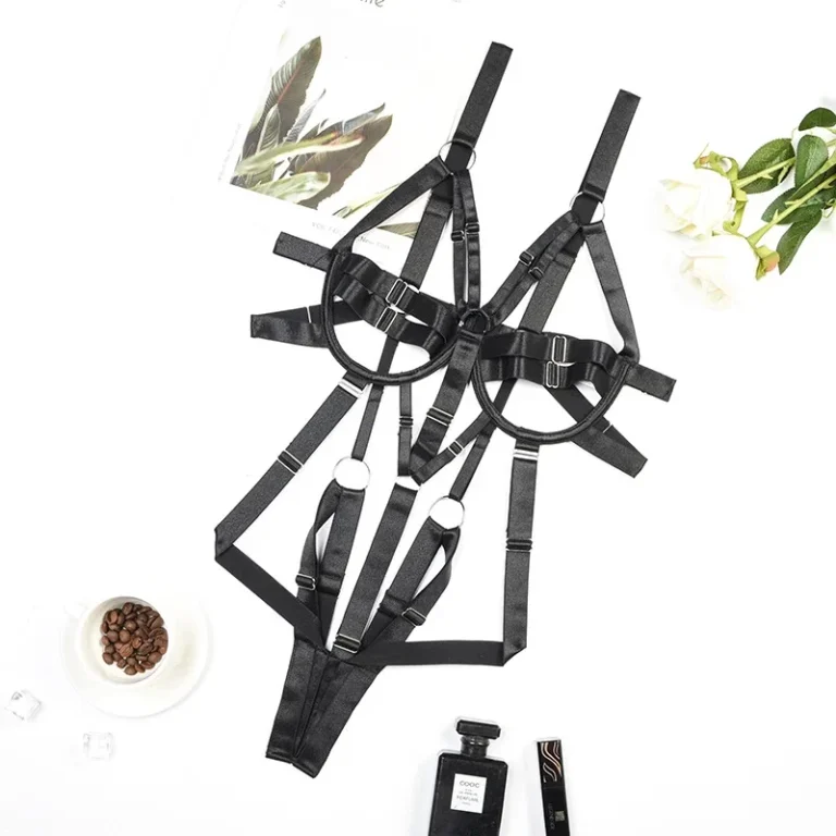 لانجري نسائي باللون الاسود