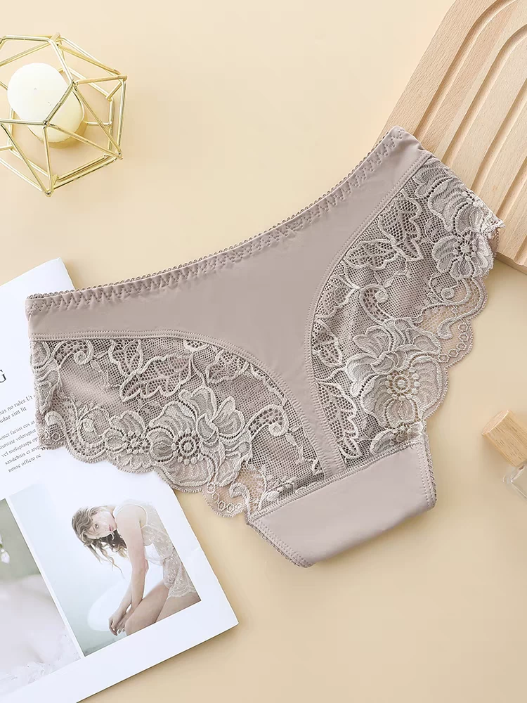 بكيني دانتيل من الأطراف