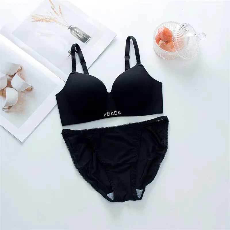 طقم لانجري كلوت + ستيان