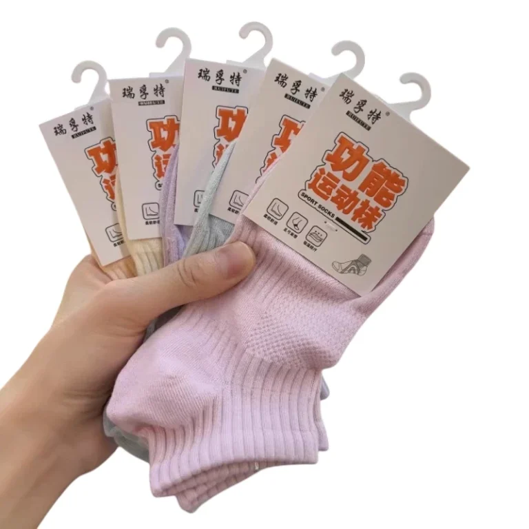 جوارب نسائية بألوان جميلة متعددة