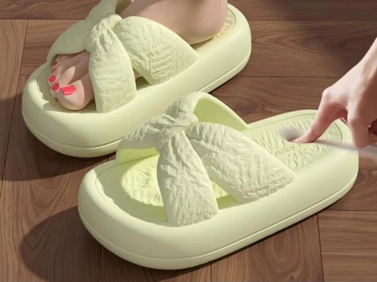 حذاء منزلي بتصميم عصري ومريح