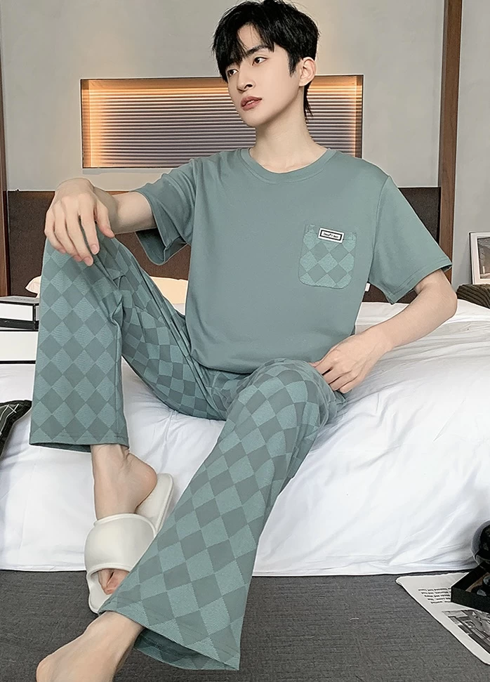 بيجاما من تيشرت وبنطال بألوان متعددة