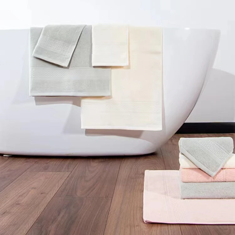 مناشف سريعه الامتصاص باللون الابيض