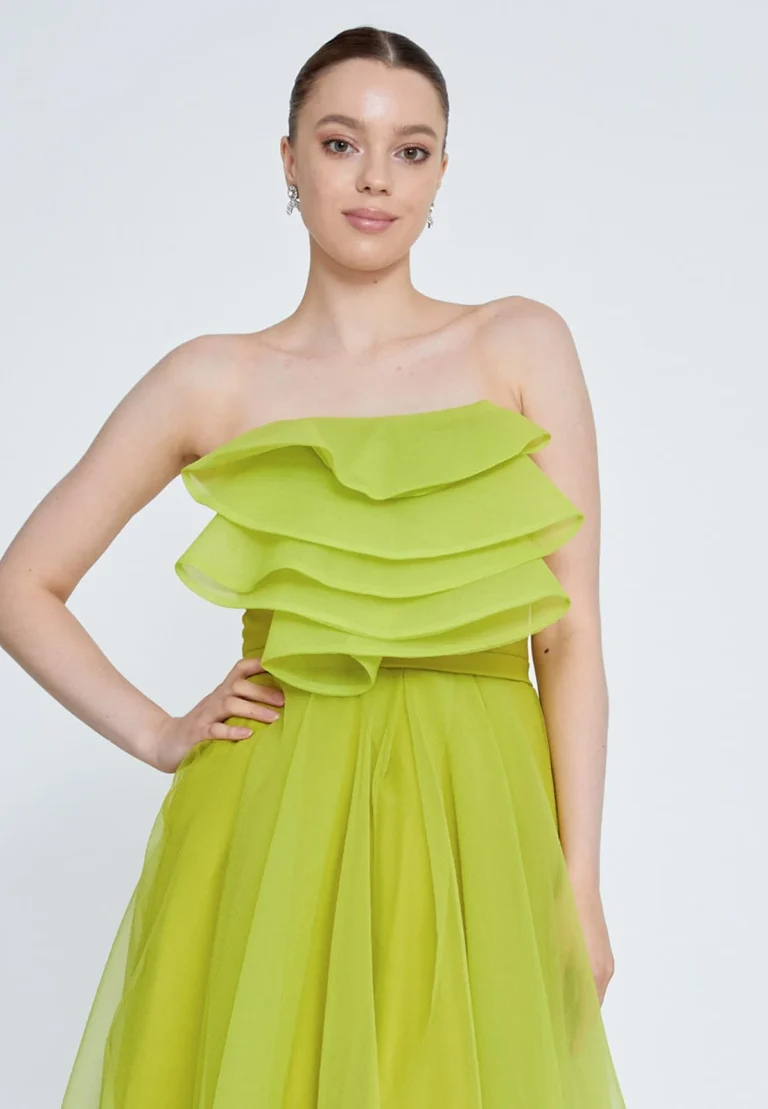 فستان باللون الاخضر الفاتح