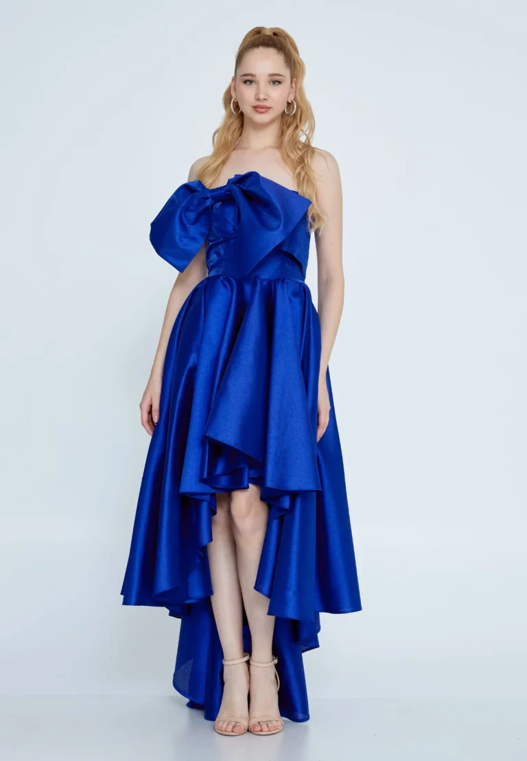 فستان كلاسيكي بتصميم عصري