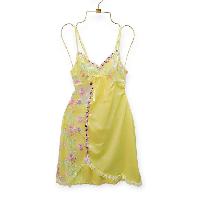 لانجري قصير بدون اكمام مزين بالدانتيل