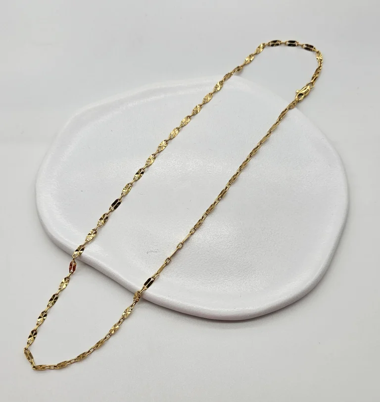 قلادة ذهبية