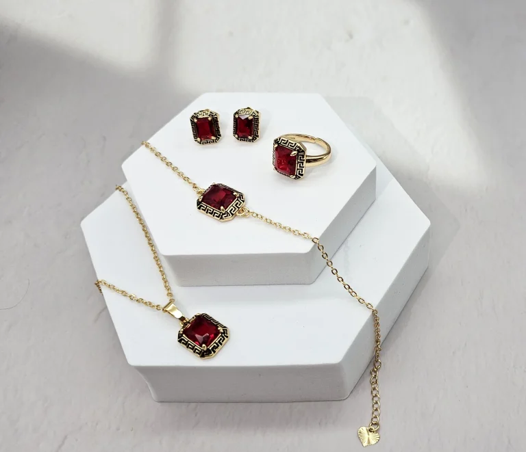 طقم اكسسوار ذهبي