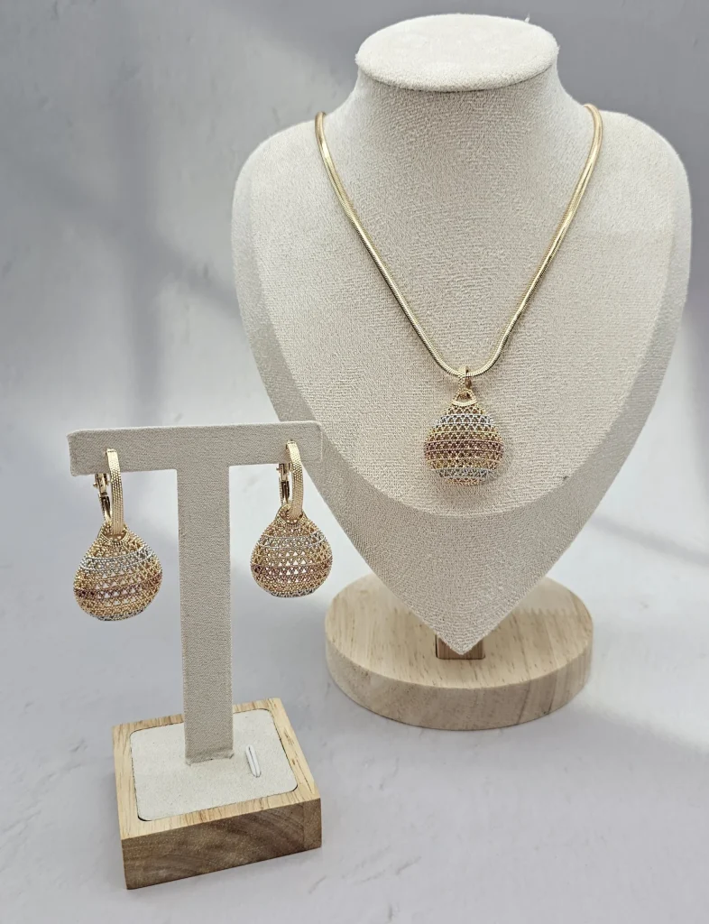 طقم اكسسوار ذهبي