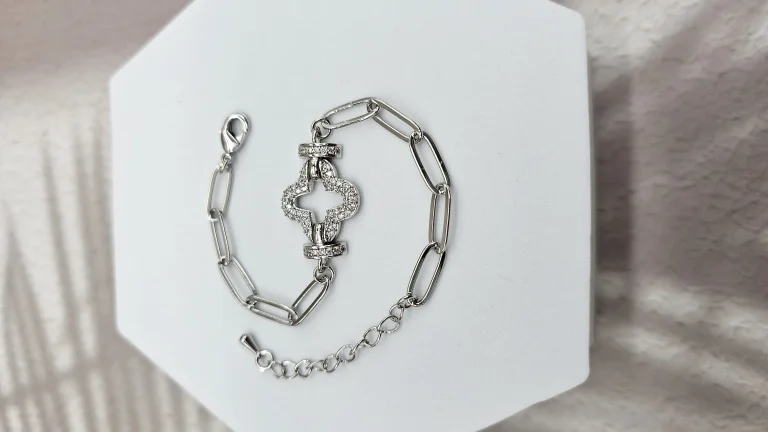 اسوارة فضيه