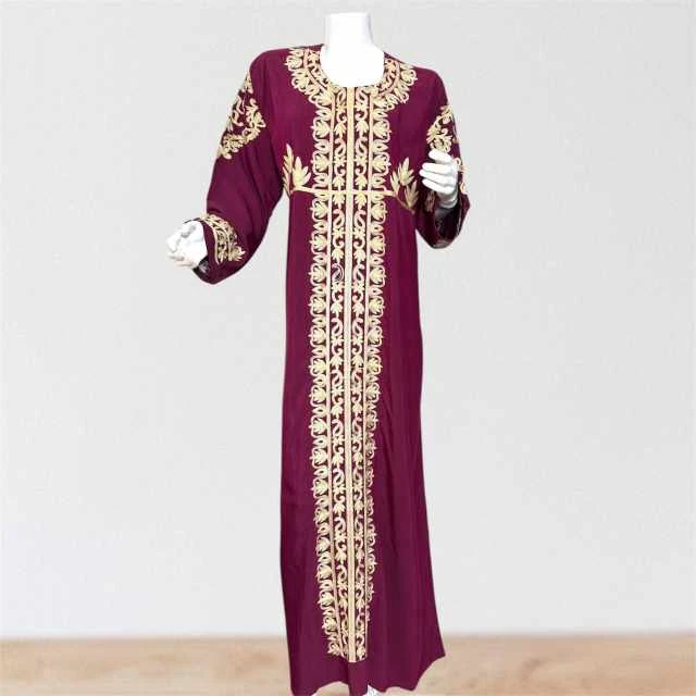 جلابية بتطريز أنيق