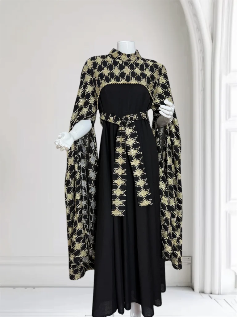 جلابية مطرزة بخيوط ناعمة