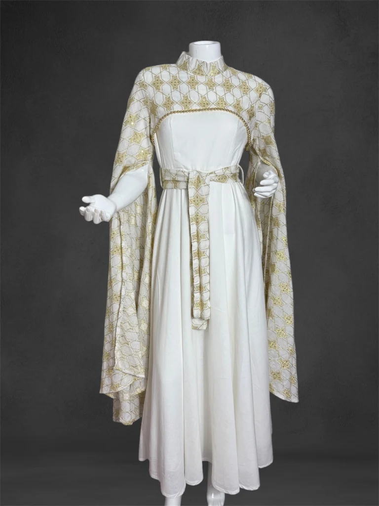 “جلابية بتصميم تراثي مطرزة  “