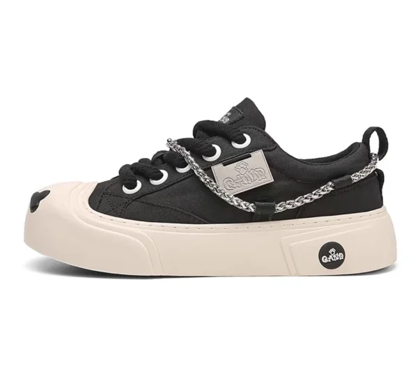 حذاء رياضي باللون الأسود