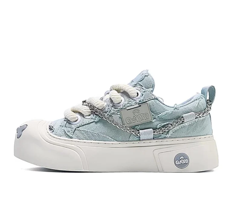 حذاء رياضي  باللون الرمادي