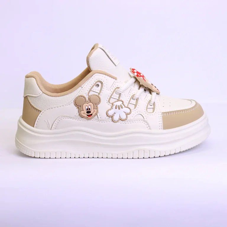 حذاء رياضي مميز للبنات