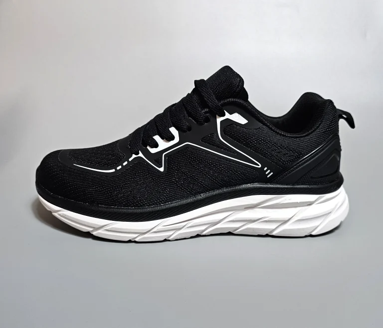 حذاء رياضي مميز للرجال