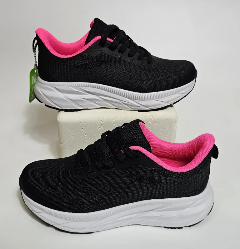 حذاء نسائي رياضي بتصميم أنيق