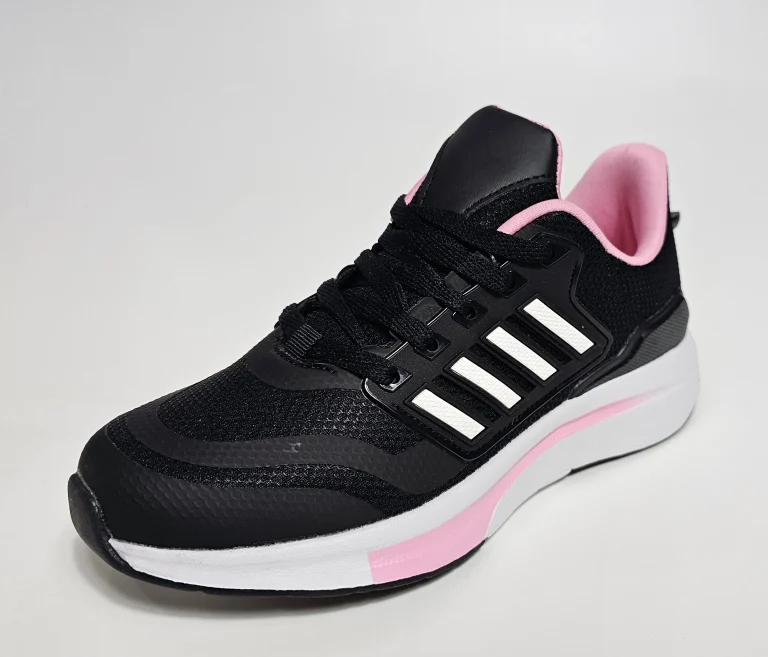 حذاء نسائي رياضي