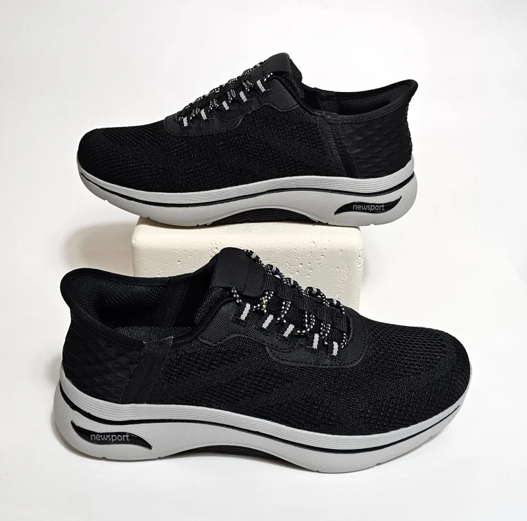 حذاء رياضي أسود بتصميم عصري وراحة مثالية.