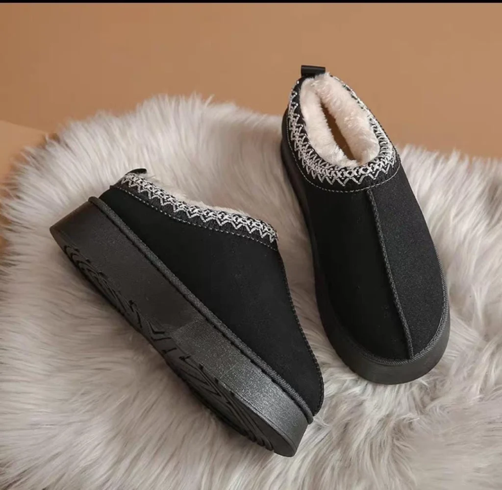 حذاء منزلي دافئ بتصميم عصري ومبطن بالفرو