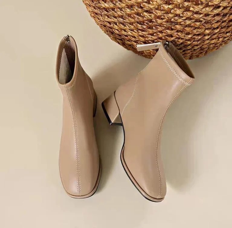 بوت مبطن بتصميم كلاسيكي