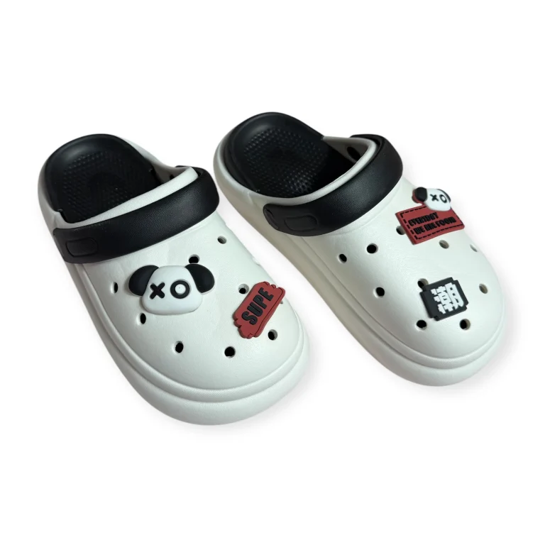 حذاء ابيض برسوم كرتونية