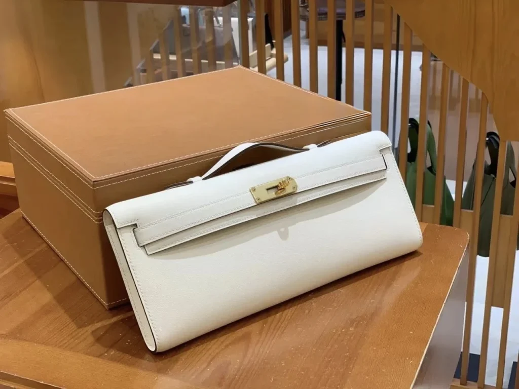 حقيبه نسائيه بتصميم مميز