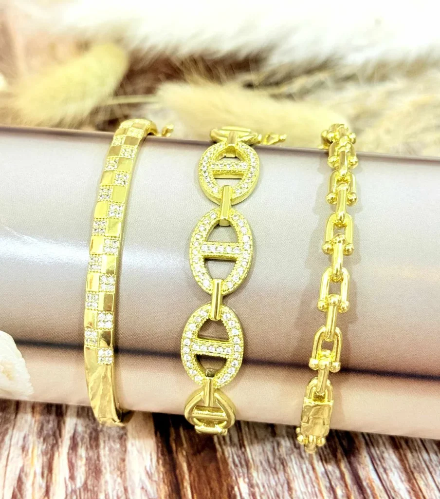 طقم أساور من ثلاث قطع