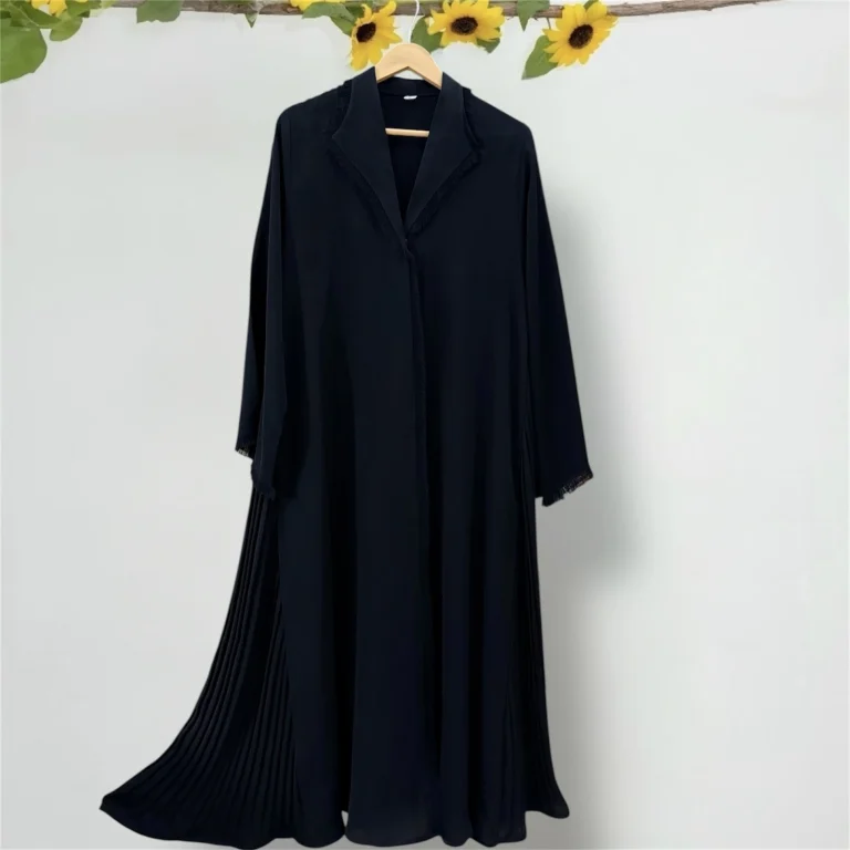 عباية كويتية فاخرة بتصميم أنيق مع كسرات جانبية وطرحة ساده